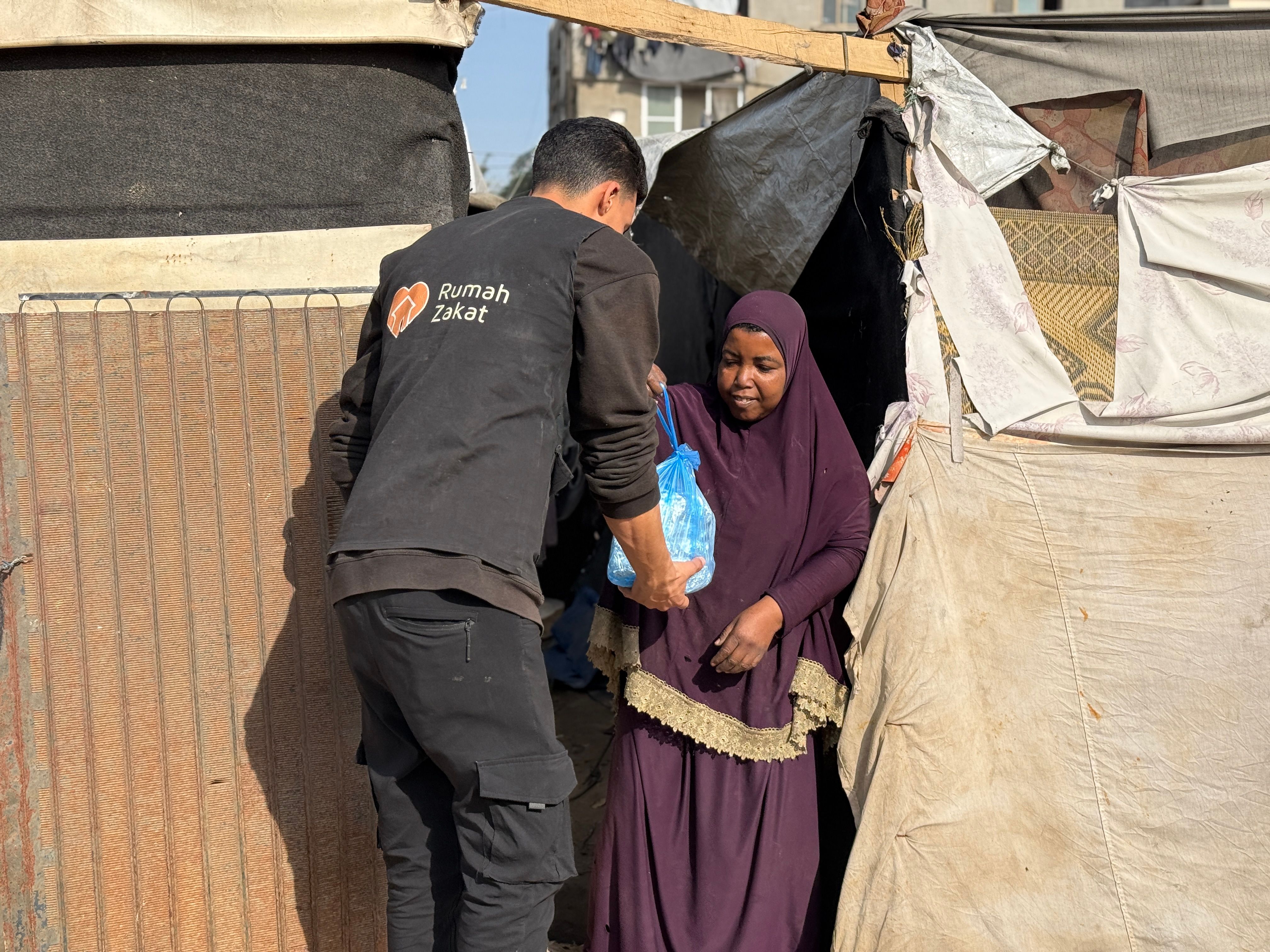 Menghadirkan Kehangatan di Tengah Krisis: Program Hotmeals Palestina Bersama Rumah Zakat (Juni 2025)