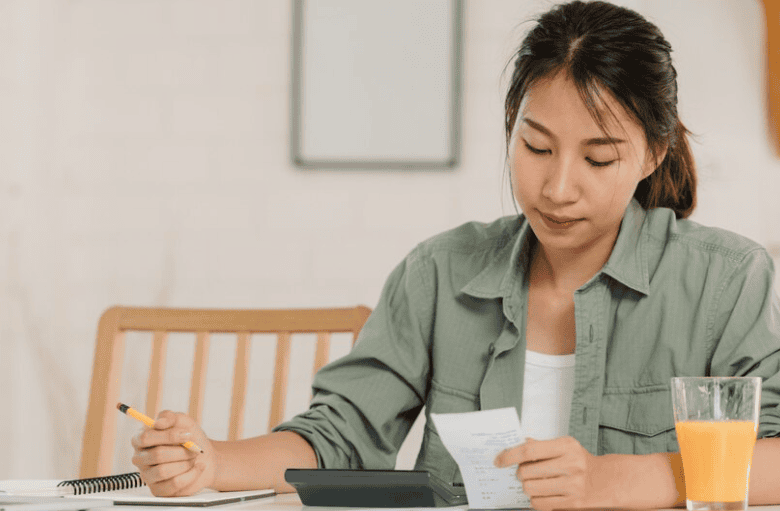 5 Cara Cek Tagihan Listrik Lewat HP Mudah dan Sat Set!