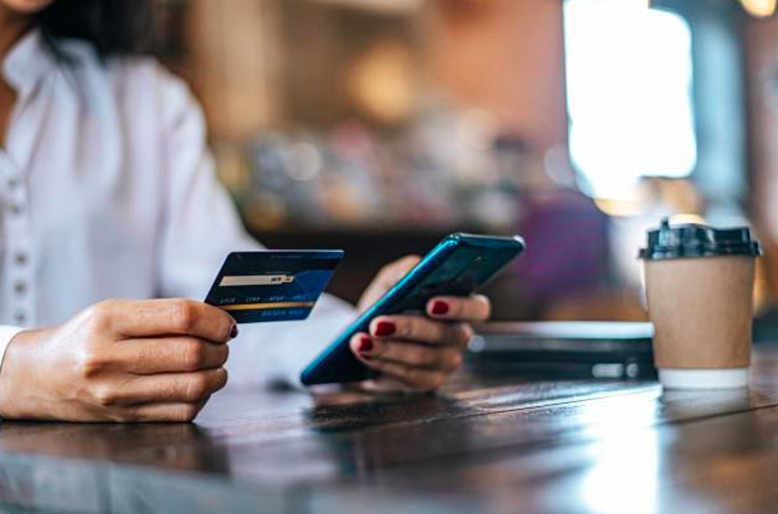 Apa Itu OVO & Gopay? Simak Cara Daftar & Top Up-nya Di Sini!